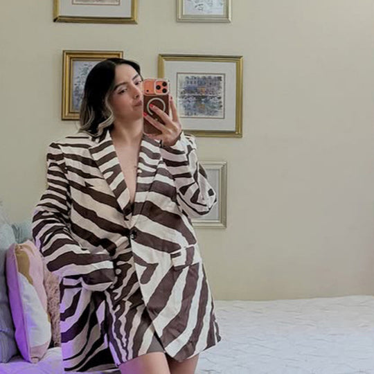 Damen Blazerkleid im Zebra-Print mit markanter Schulterpartie & breitem Taillengürtel Nord Taschen