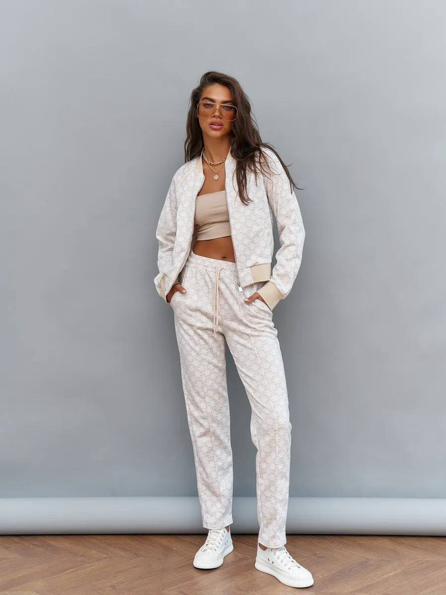 Damen jacquard Lounge-Set mit kurzer Bomberjacke und hochgeschnittener Kordelzug-Hose Nord Taschen