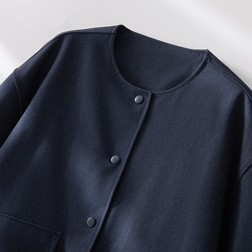Damen Kurzjacke mit Rundhalsausschnitt, boxy Silhouette und aufgesetzten Pattentaschen Nord Taschen