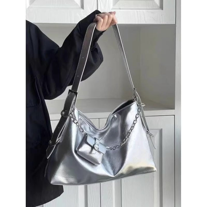 Damen Hobo-Tasche mit elegantem Kettenverzierung und praktischem Innenfach Nord Taschen