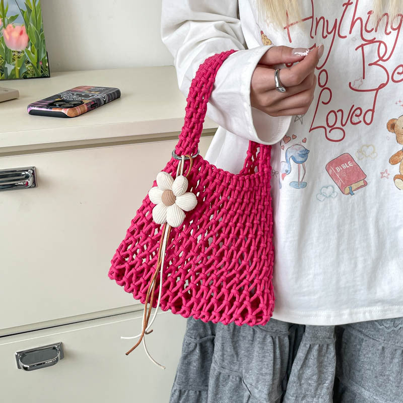 Damen Handtasche im modernen Makramee-Design mit blumenförmigem Anhänger Nord Taschen