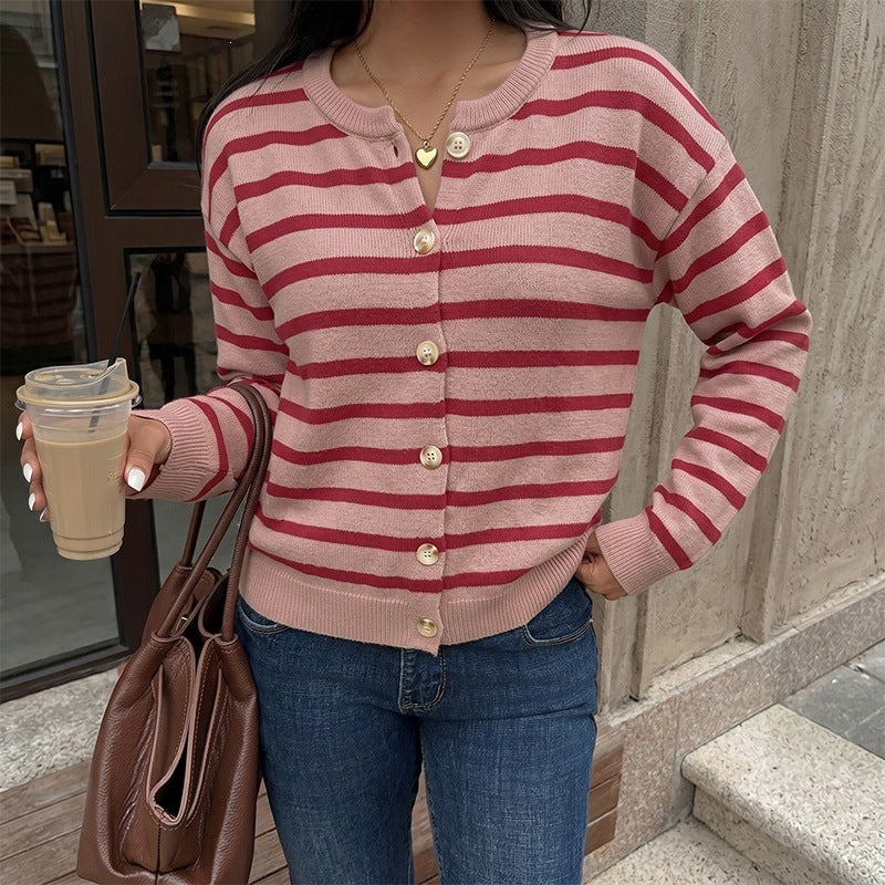 Damen Gestreifte Feinstrick-Button-Cardigan mit Rundhalsausschnitt und tailliertem Bund Nord Taschen