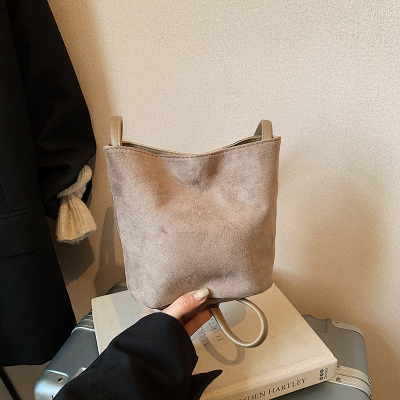 Damen Mini-Tasche aus weichem Wildleder mit verstellbarem Trageriemen Nord Taschen