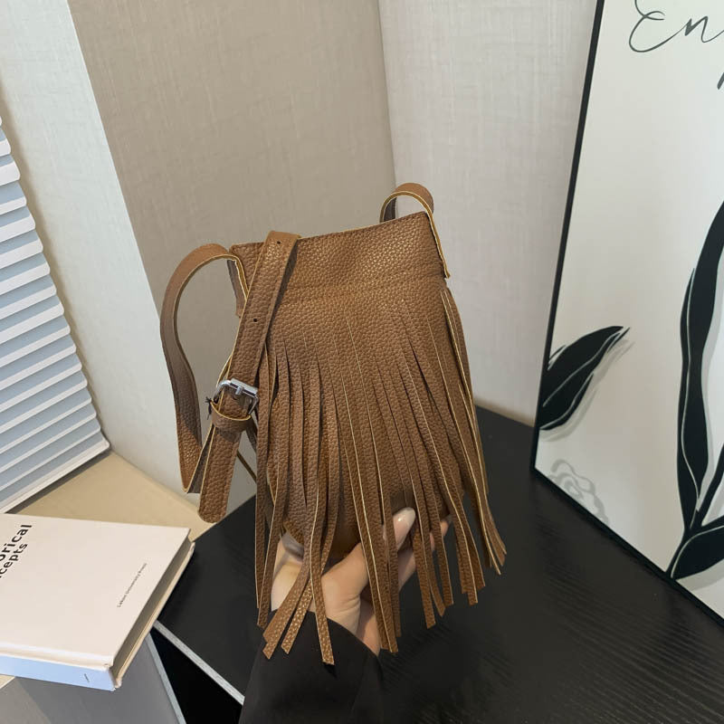 Damen Beuteltasche mit fransigem Design und verstellbarem Schulterriemen Nord Taschen