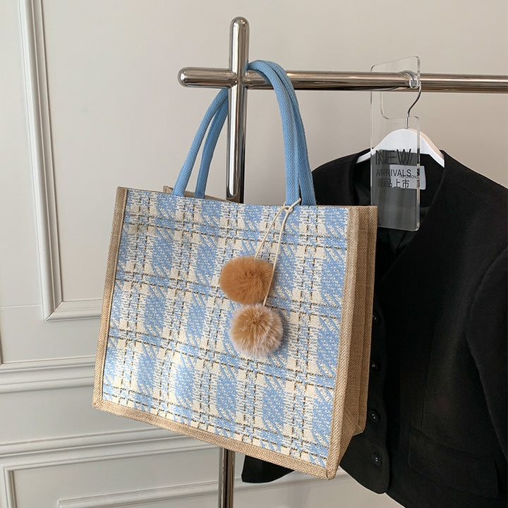 Damen Jute-Tasche mit stilvollem Karomuster und dekorativen Pompons Nord Taschen