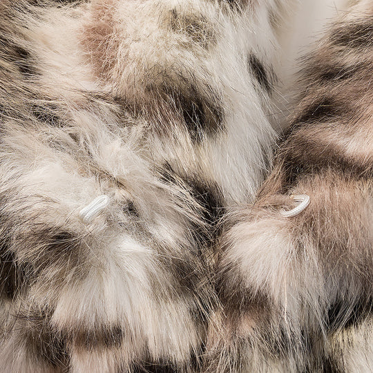 Damen Kurz geschnittener kuscheliger Kunstpelz-Mantel mit Leopardenmuster und Stehkragen Nord Taschen