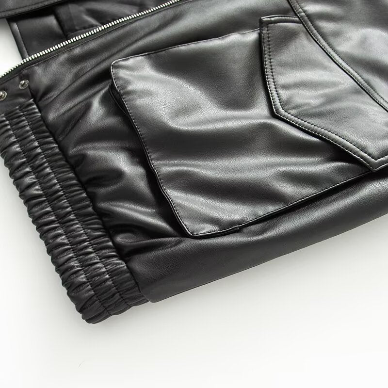 Damen Kurze Lederimitat-Bomberjacke mit großem Kunstfellkragen, Pattentaschen und Taillensaum Nord Taschen