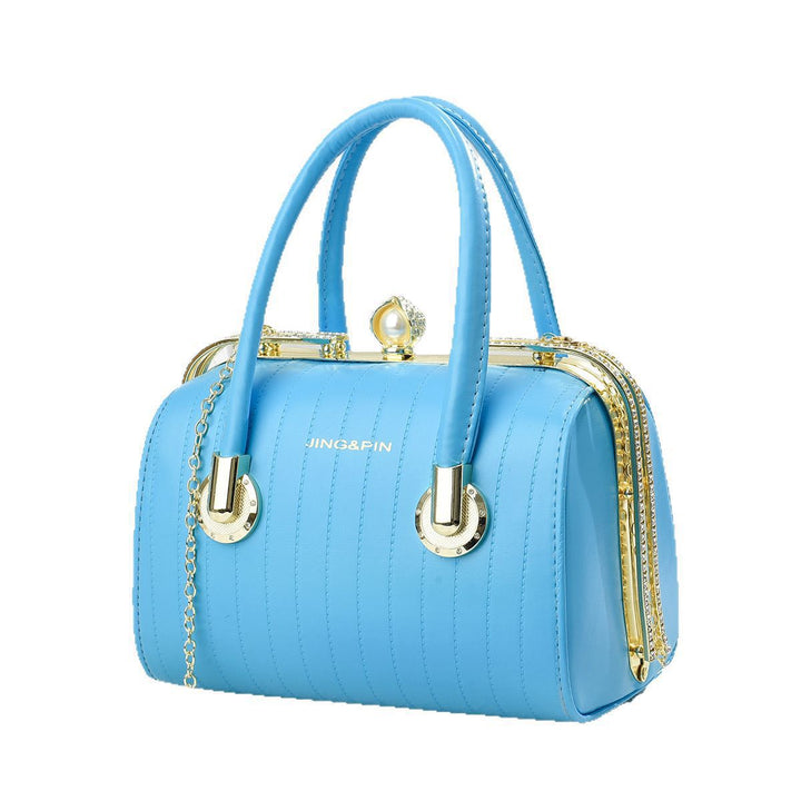 Damen elegante Handtasche im modernen Design mit goldenen Details Nord Taschen