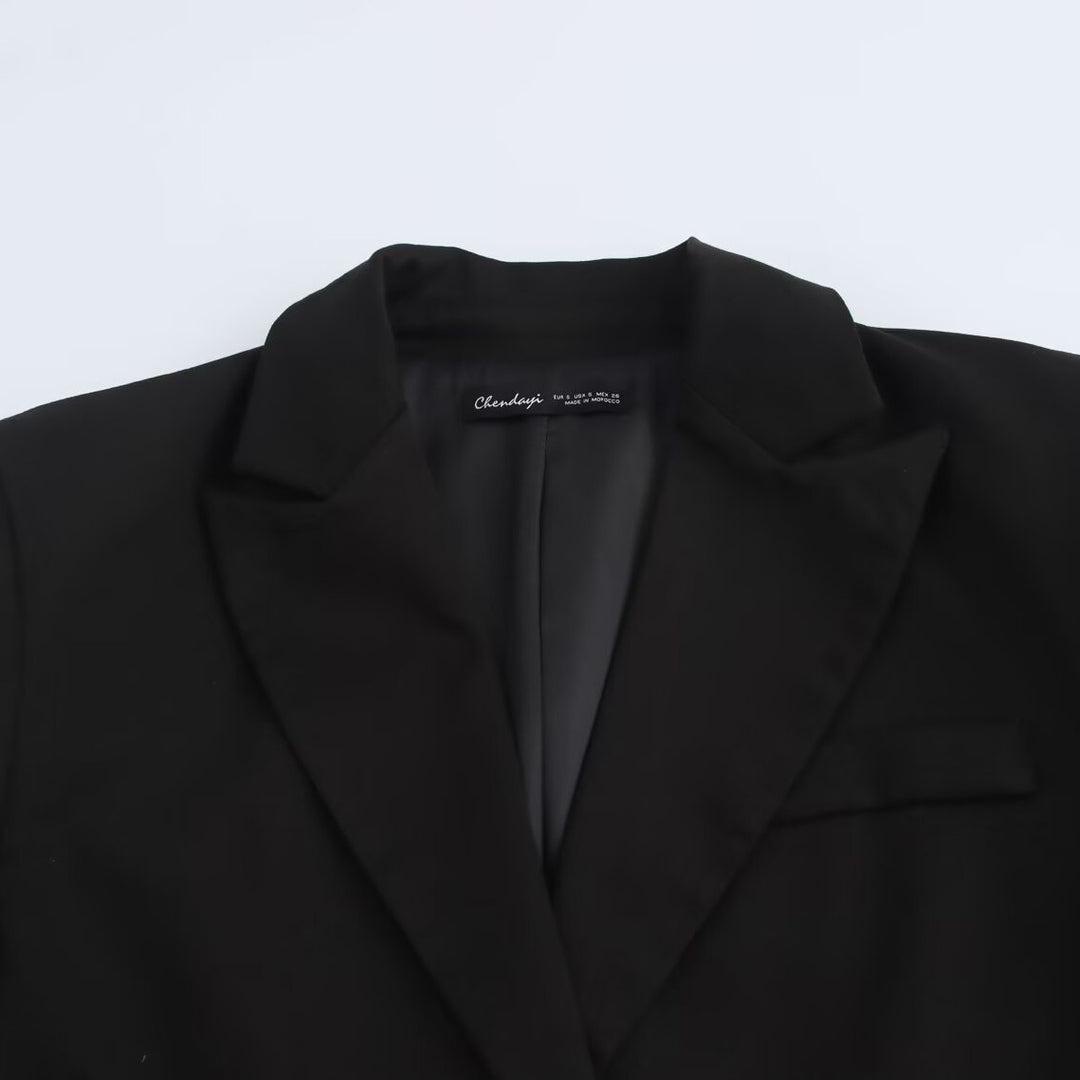 Damen Kurzer taillierter Blazer mit Reverskragen und minimalistischer Silhouette Nord Taschen