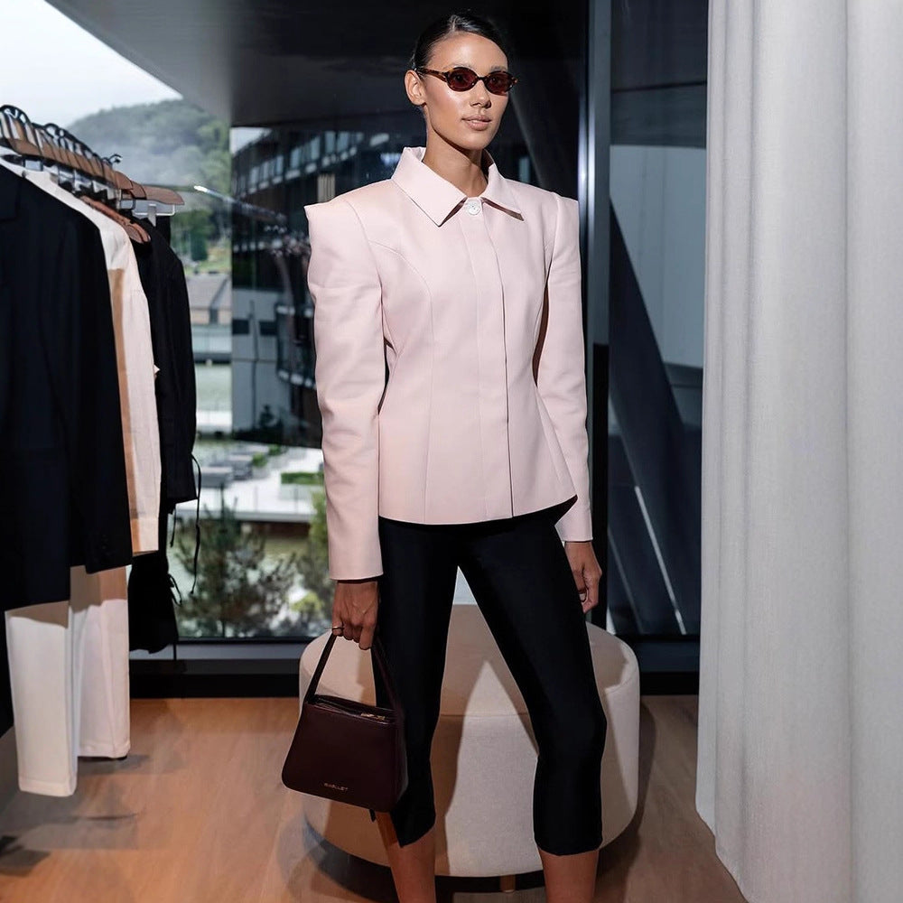 Damen Taillierter Blazer mit skulpturaler Schulter und Schößchen Nord Taschen