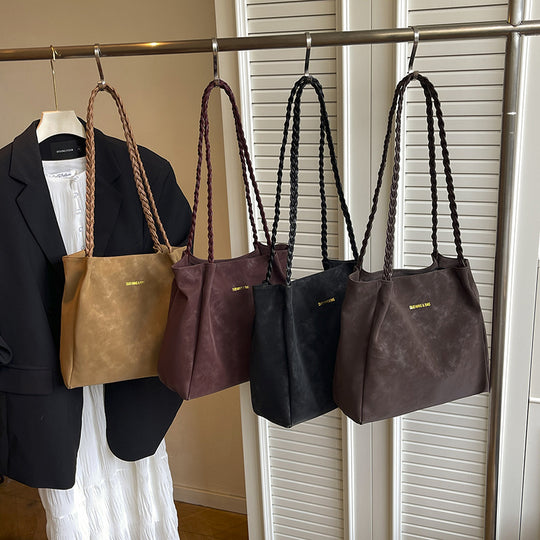 Damen Hobo-Tasche mit geflochtenem Tragegriff und weichem Veloursleder Nord Taschen