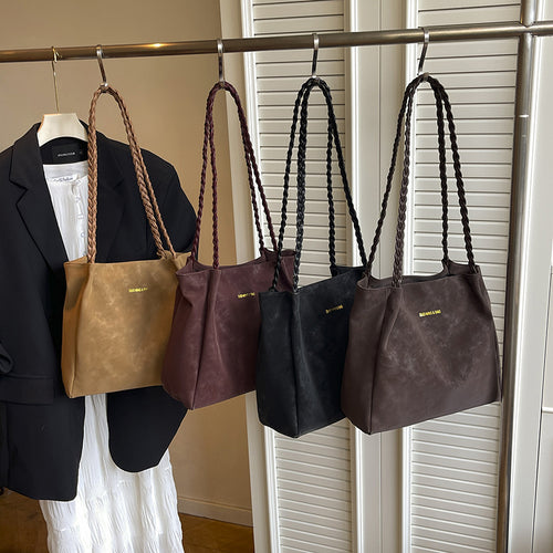 Damen Hobo-Tasche mit geflochtenem Tragegriff und weichem Veloursleder Nord Taschen