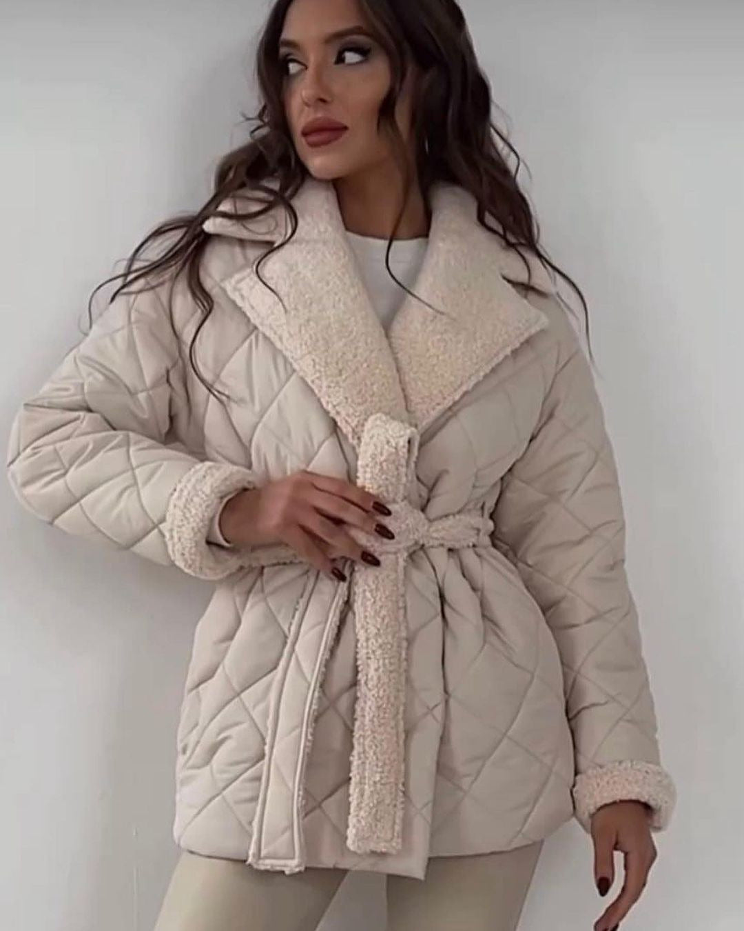 Damen Steppjacke mit Teddy-Futter Taillengürtel und großem Schalkragen Nord Taschen