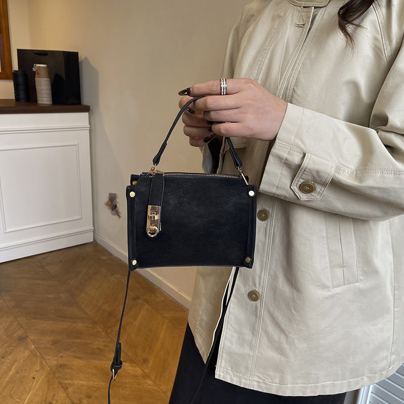 Damen Handtasche mit elegantem Reißverschluss und modernem Detail Nord Taschen