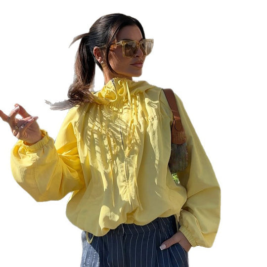 Damen Leichte Nylon-Haori-Kapuzenjacke mit Rüschenkragen, Tunnelzug und Ballonärmeln Nord Taschen
