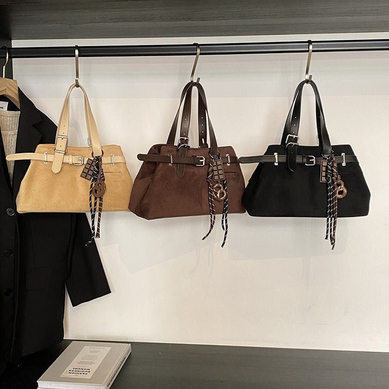 Damen Handtasche mit strukturiertem Design und dekorativen Akzenten Nord Taschen