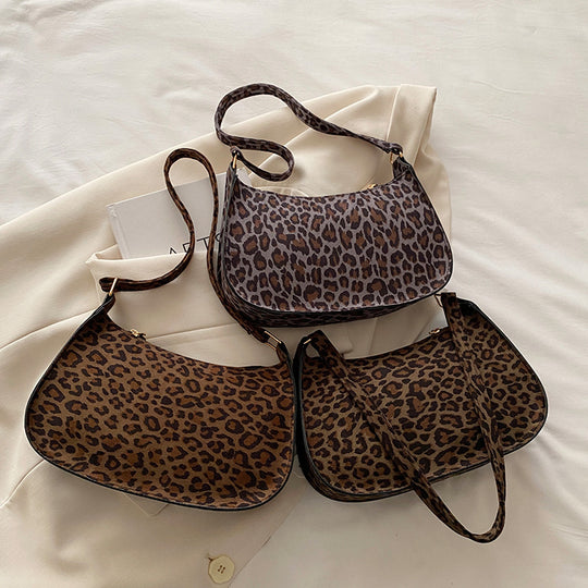 Damen Umhängetasche mit trendigem Leopardenmuster und elegantem goldenen Verschluss Nord Taschen