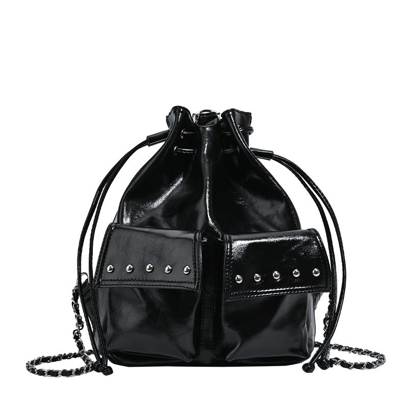 Damen Hobo-Tasche mit modernem Kordelzug und eleganten Metallakzenten Nord Taschen