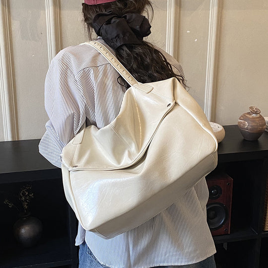 Damen Hobo-Tasche mit modischer Falten-Optik und strukturierten Akzenten Nord Taschen