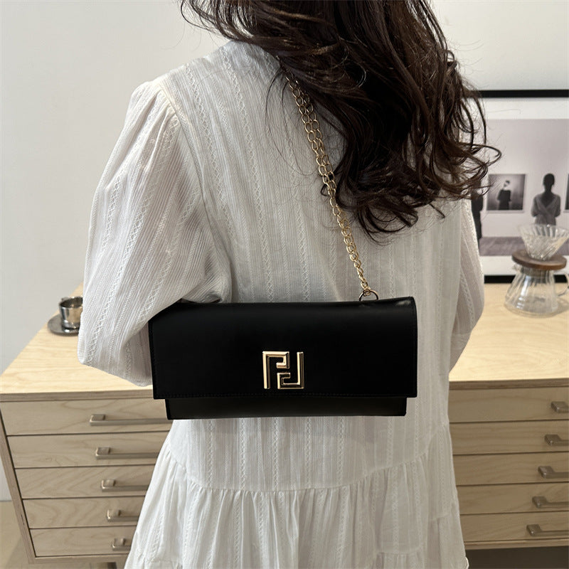 Damen elegante Clutch Tasche mit Kettenverzierung Nord Taschen