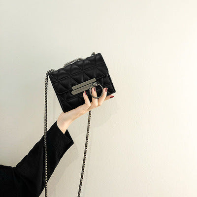 Damen Clutch-Tasche mit eleganter Steppung und feinem Kettenriemen Nord Taschen