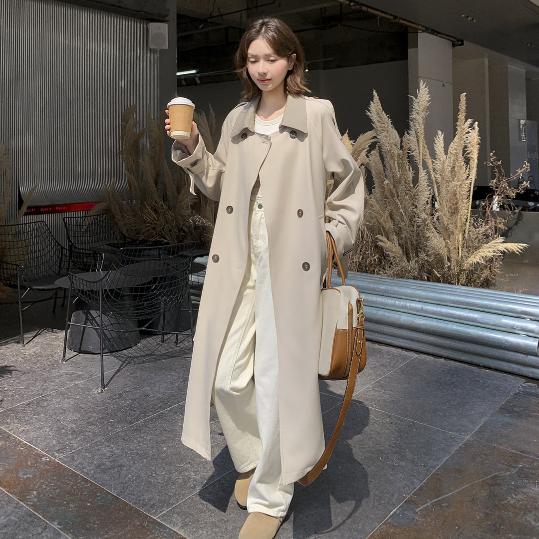 Damen Lang geschnittener minimalistischer Trenchcoat mit weichem Fall, überschnittenen Schultern und verstellbaren Ärmelriemen Nord Taschen