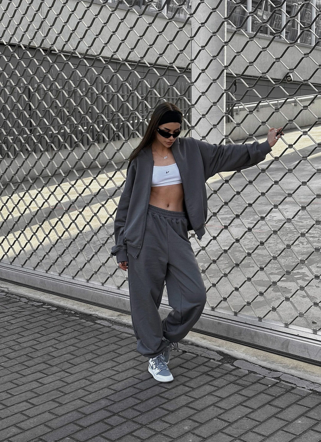 Damen Zip-Hoodie und Relax-Fit Jogginghose aus French-Terry mit elastischem Bund und Kängurutaschen Nord Taschen