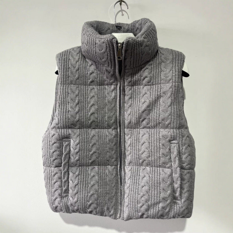 Damen Gepolsterte Strickweste mit Zopfstrickstruktur und Stehkragen Nord Taschen