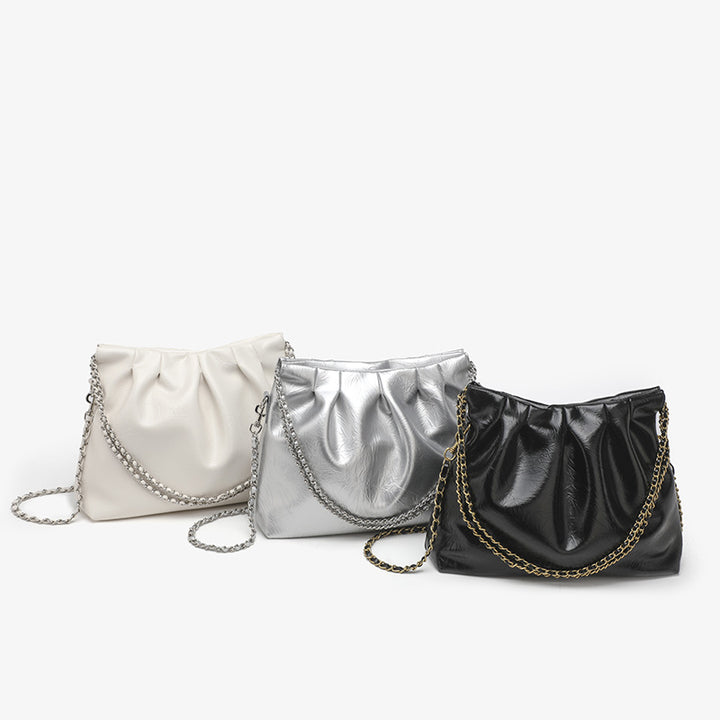 Damen Hobo-Tasche mit eleganter Raffung und goldener Kettenverzierung Nord Taschen
