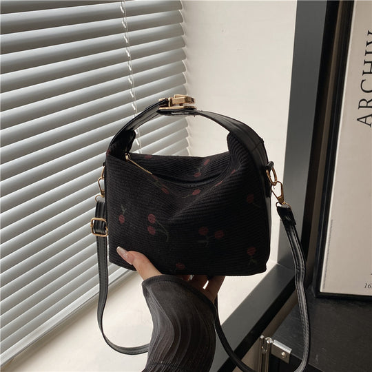 Damen Umhängetasche mit fröhlichem Kirschdesign und verstellbarem Schulterriemen Nord Taschen