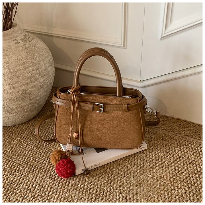 Damen praktische Handtasche mit verstellbarem Schultergurt und modischem Anhänger Nord Taschen