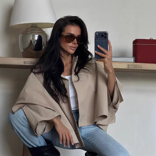 Damen Oversize Cropped-Jacke mit voluminösen Fledermausärmeln und Hemdkragen Nord Taschen