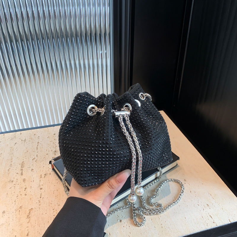 Damen elegante Beuteltasche mit glänzenden Strassdetails Nord Taschen