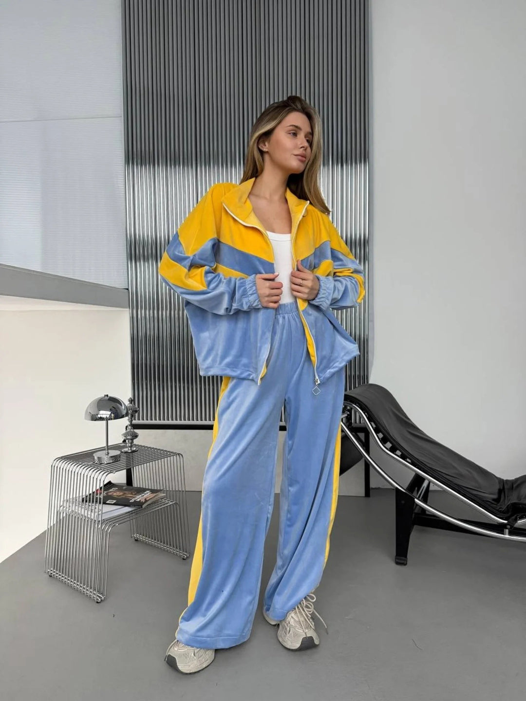 Damen Retro-inspiriertes Samt-Trackset mit Chevron-Design, Stehkragen und weiter High-Waist-Jogger Nord Taschen