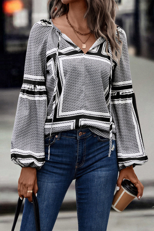 Damen Bluse mit eleganten Rüschendetails und modernem Muster