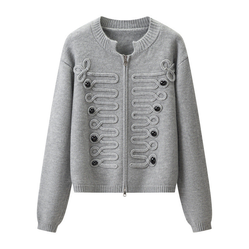 Damen Kurz geschnittene Strickjacke mit dekorativen Kordelapplikationen und Zwei-Wege‑Reißverschluss Nord Taschen