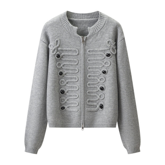 Damen Kurz geschnittene Strickjacke mit dekorativen Kordelapplikationen und Zwei-Wege‑Reißverschluss Nord Taschen