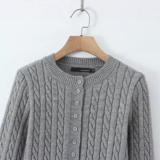 Damen Strickjacke mit Zopfmuster, Knopfleiste und Spitzenvolant Nord Taschen