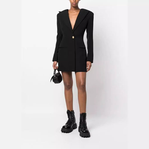 Damen kurzes Blazerkleid im minimalistischen Tailoring mit betonter Schulter und Ein-Knopf‑Verschluss Nord Taschen