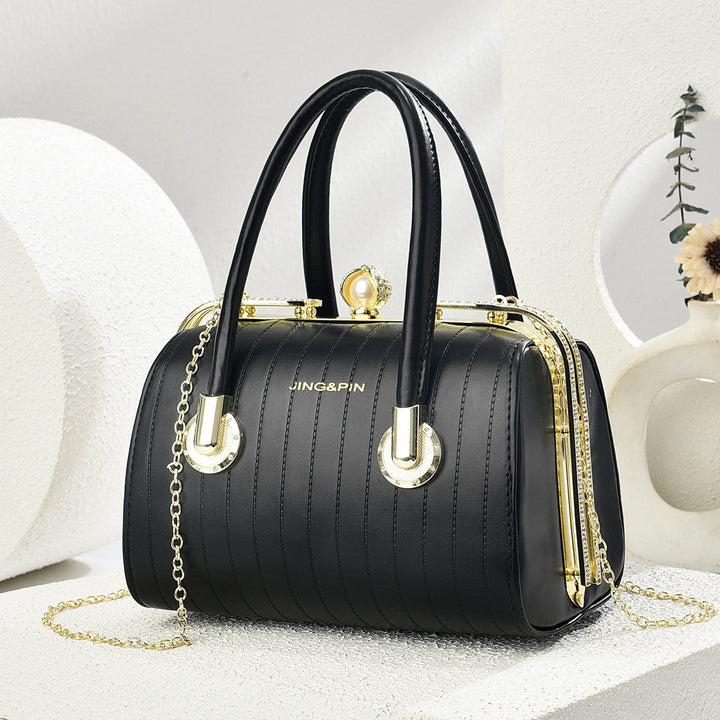Damen elegante Handtasche im modernen Design mit goldenen Details Nord Taschen