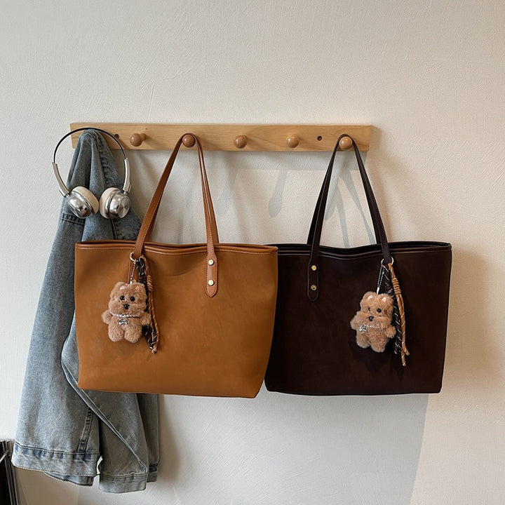 Damen Shopper-Tasche im eleganten Design mit abnehmbarem Plüschanhänger Nord Taschen