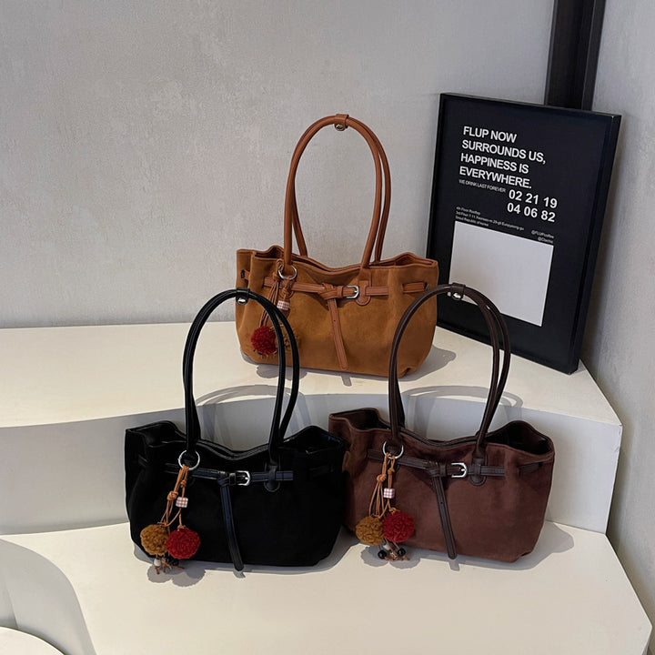 Damen modische Handtasche mit verspieltem Anhänger Nord Taschen