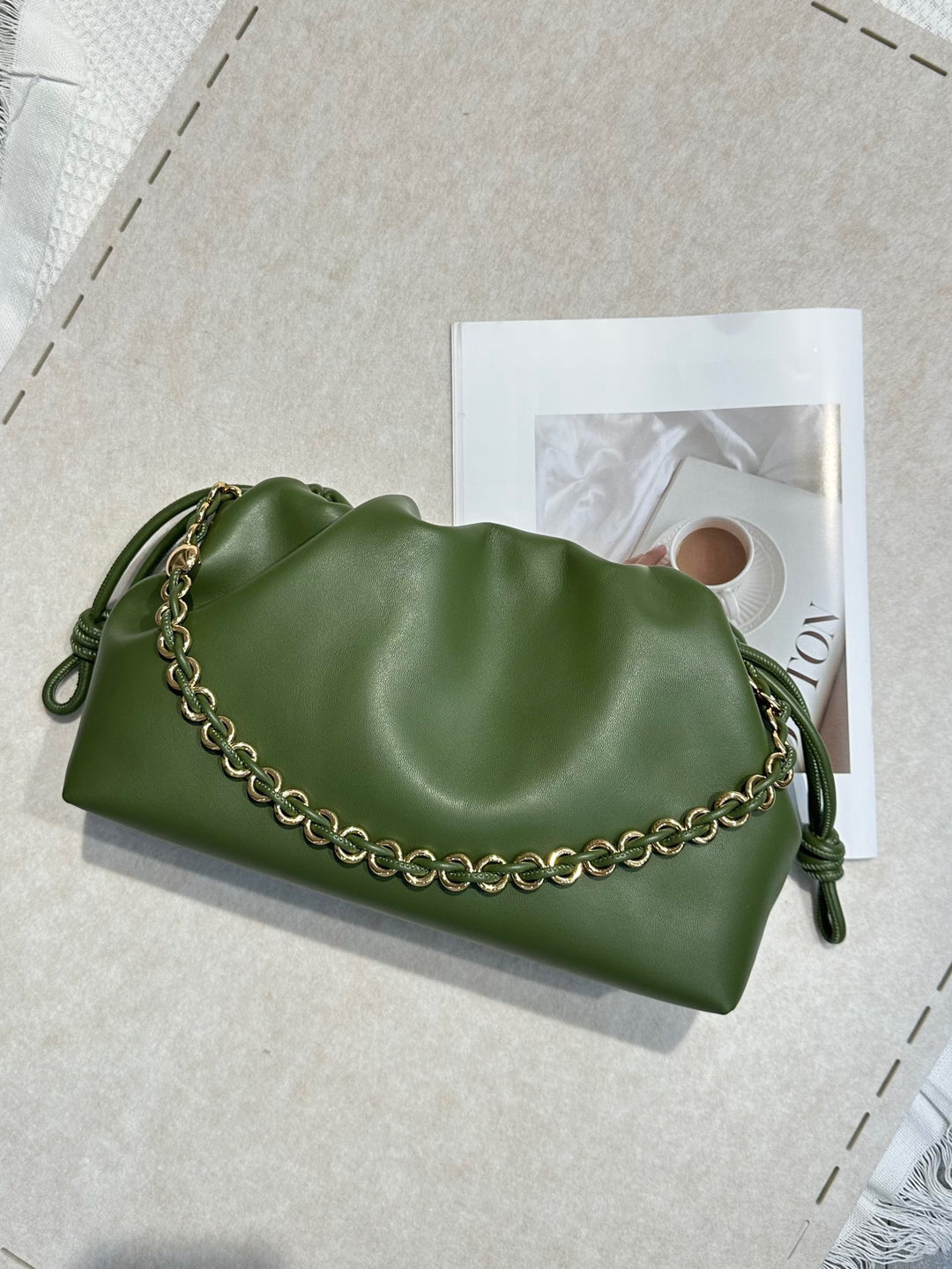 Damen modische Beuteltasche mit künstlerischem Kettenhenkel Nord Taschen