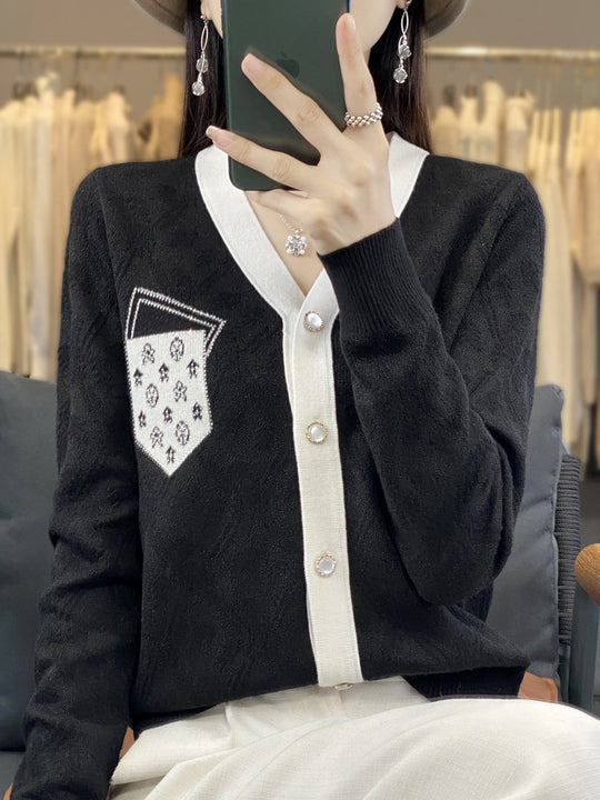 Damen Kurzgeschnittener V‑Neck-Cardigan mit Perlmuttknöpfen und kontrastierter Brusttasche Nord Taschen