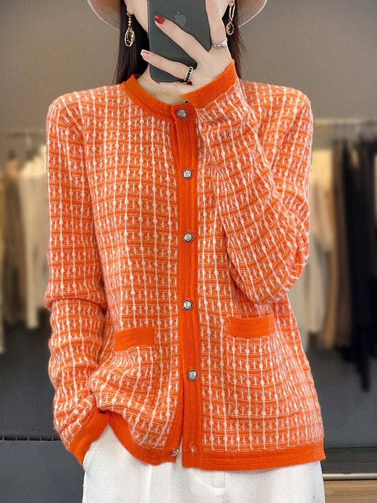 Damen Strickcardigan im Bouclé‑Gittermuster mit Rundhals, Schmuckknopfleiste und aufgesetzten Taschen Nord Taschen