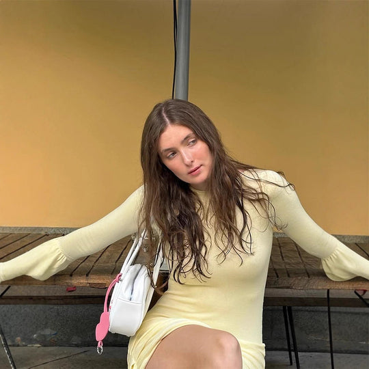 Damen Figurbetontes gerafftes Minikleid mit langen Trompetenärmeln Nord Taschen