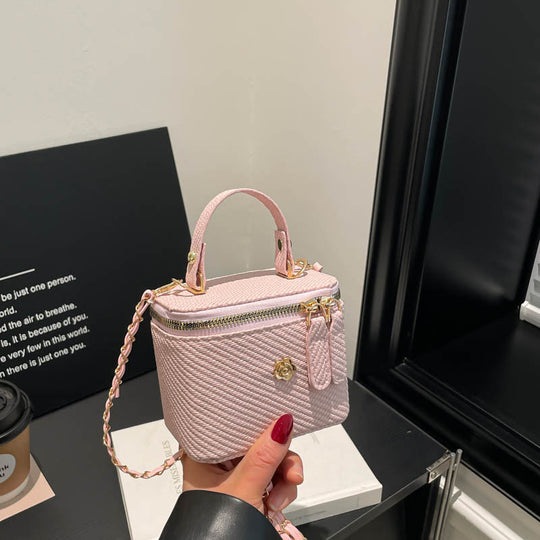 Damen charmante Handtasche im strukturierten Design mit hochwertigem Kettenriemen Nord Taschen
