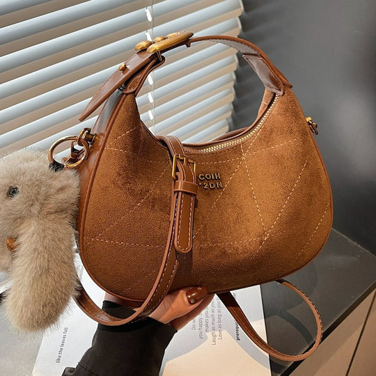 Damen Henkeltasche aus weichem Veloursleder mit abnehmbarem Plüschanhänger Nord Taschen