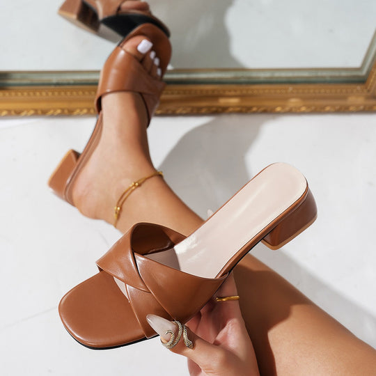 Damen Mules mit elegantem überkreuztem Riemen und komfortablem Blockabsatz