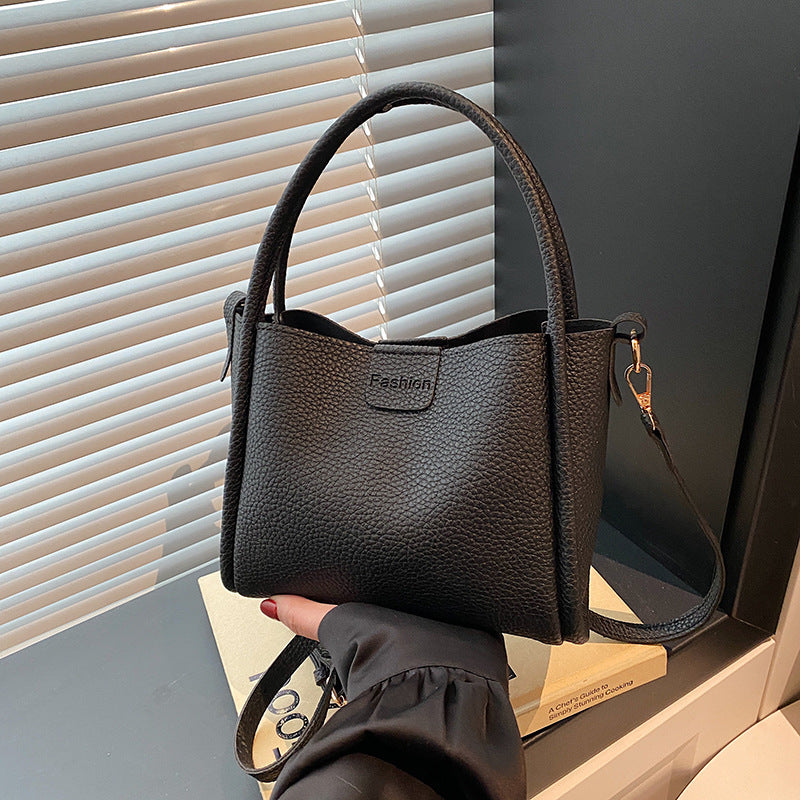 Damen Handtasche mit strukturiertem Kunstleder und elegantem Innenfach Nord Taschen